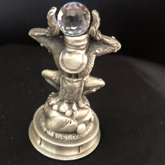 Tramber The Buccas - Pawn5-White Chess Piece
Fantasy of the Crystal Chess Set - Picture 2 of 4